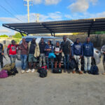 Autoridades descubren 11 haitianos irregulares dentro de una jeepeta en Montecristi