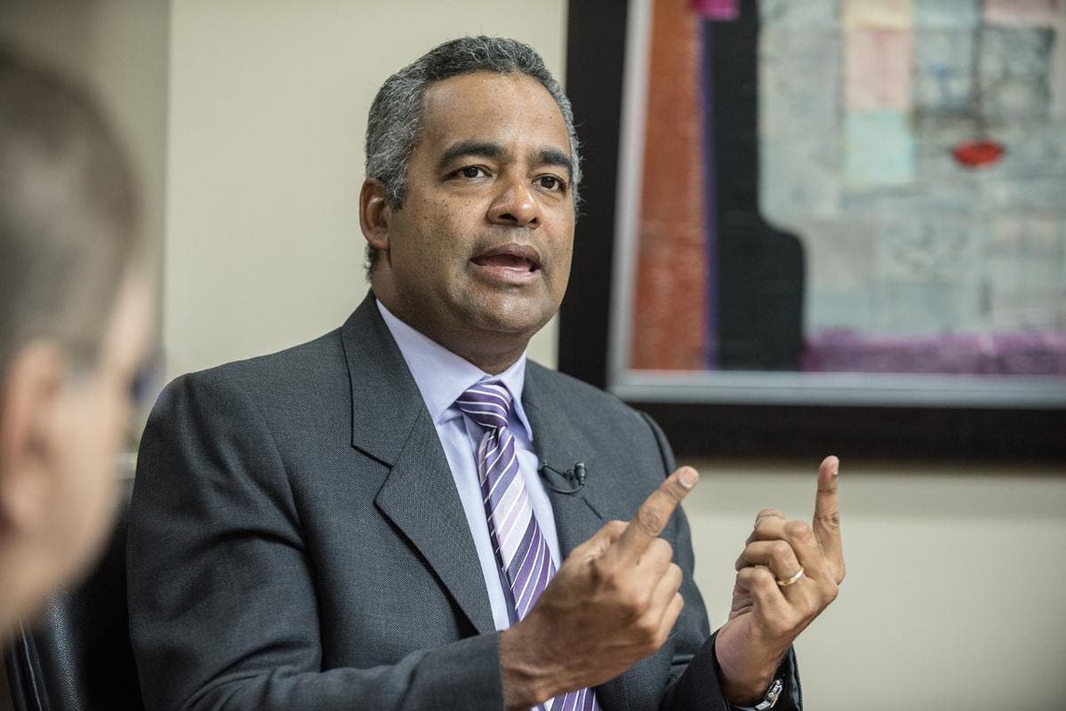 La generación eólica en República Dominicana superó la noche de este viernes los 300 megavatios (MW) de potencia en distintos momentos, consolidándose como la segunda fuente de generación eléctrica del país en ese momento, según informó el ministro de Energía y Minas, Joel Santos.