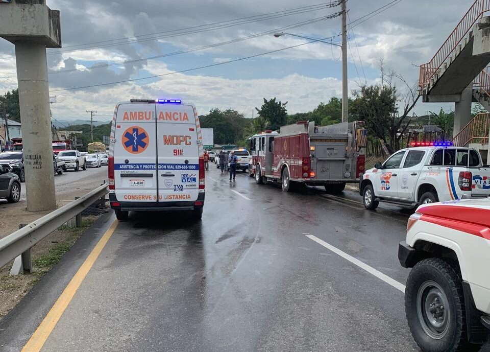 Emergencias 911 asiste a 10 personas afectadas por accidente múltiple en Navarrete