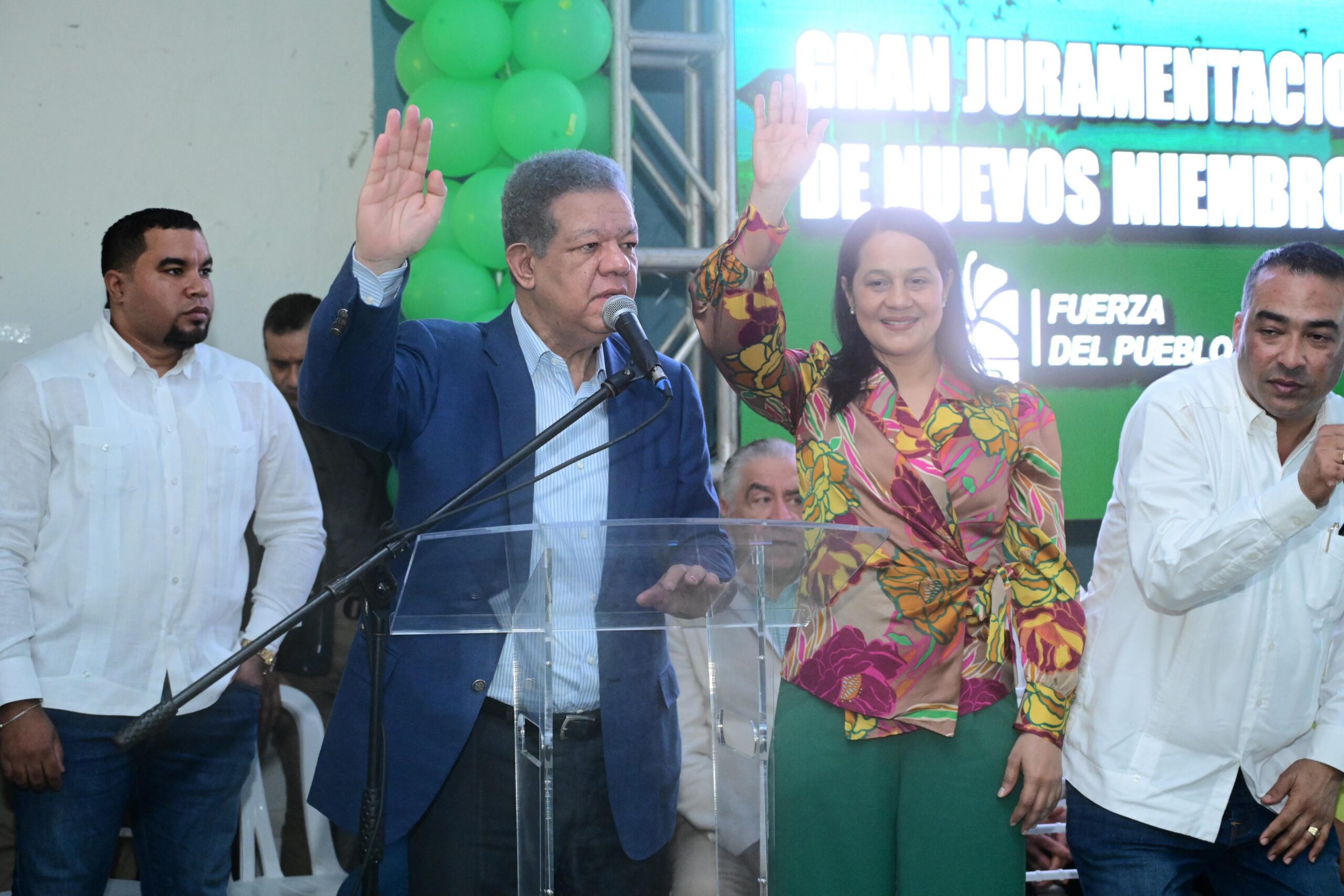 Leonel juramenta en su partido a excandidata del PLD de Puerto Plata