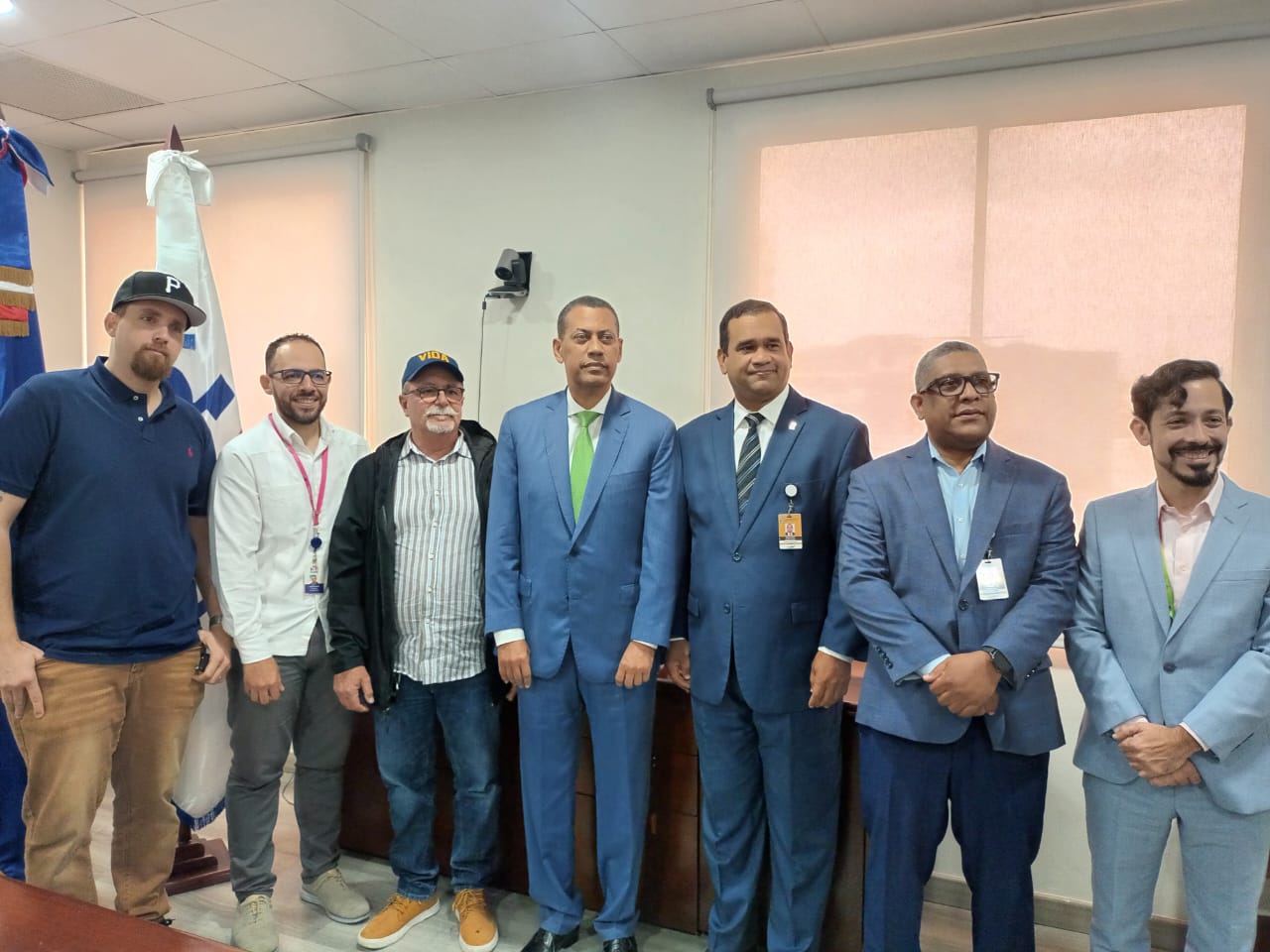 Guido Gómez se reúne con "Somos Pueblo" y miembros de JCE en busca de mejorías a firma digital en RD y la diáspora