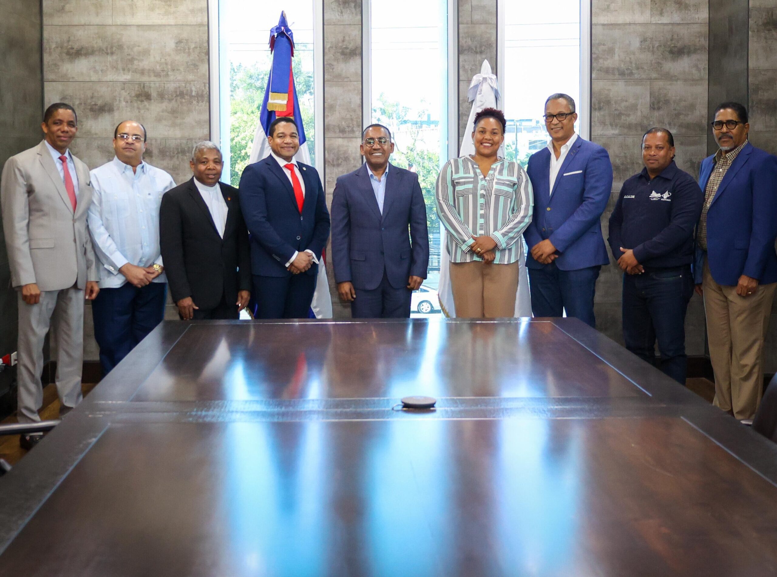 DA crea comisión para supervisar titulación de terrenos en aeropuerto internacional de Pedernales