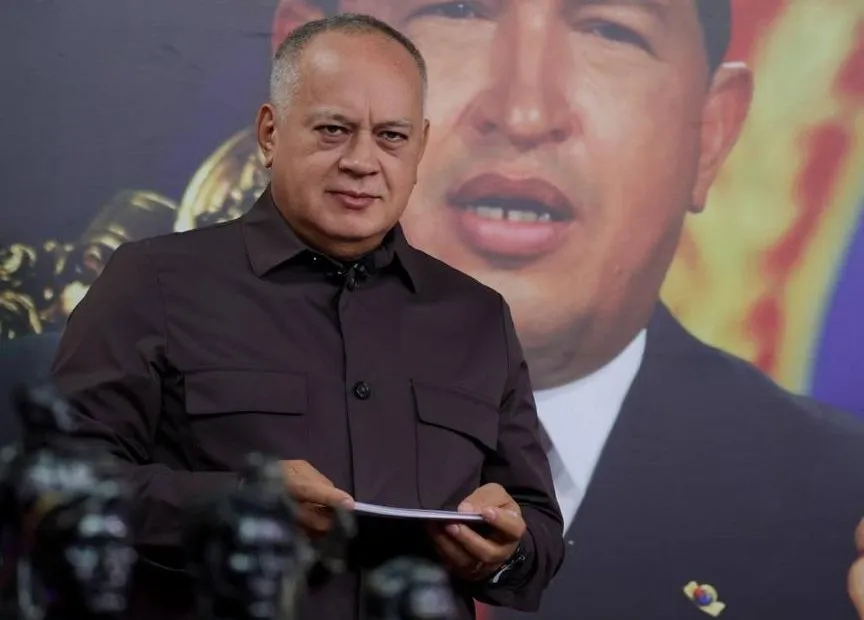 Cabello dice no hay posibilidad de que González Urrutia vaya a Venezuela a “juramentarse”