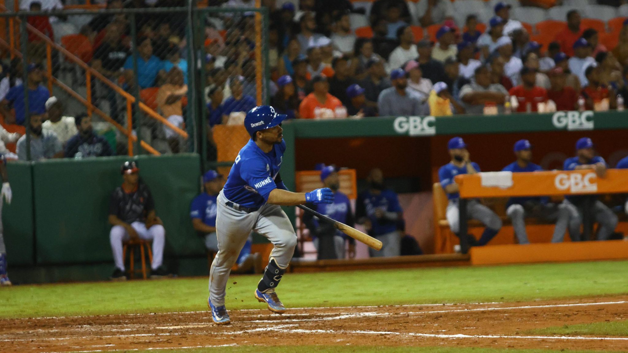 Francisco Mejía produce para el Licey ante Toros.