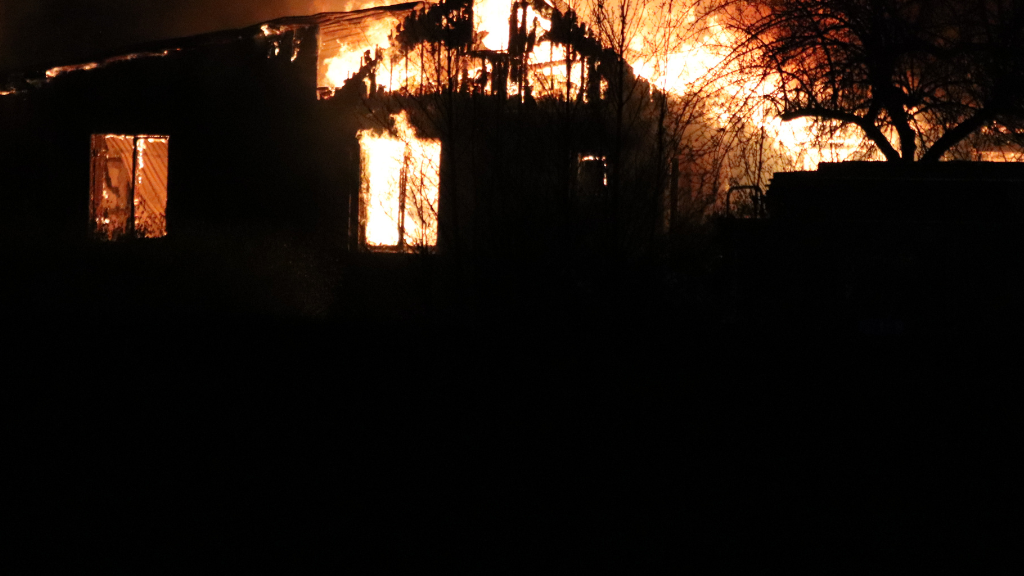 Incendio consume tres viviendas en Dajabón