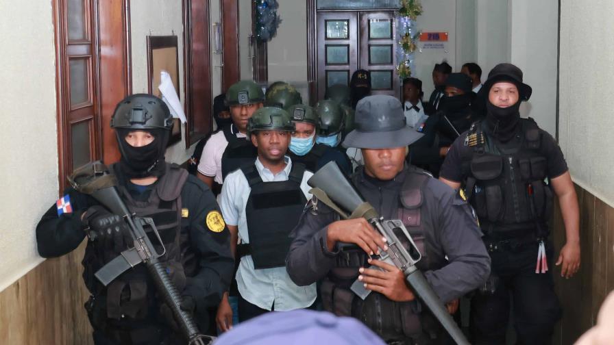 Catalogan de caso complejo y dictan 18 meses de prisión a 7 de los 10 implicados en robo de municiones de PN