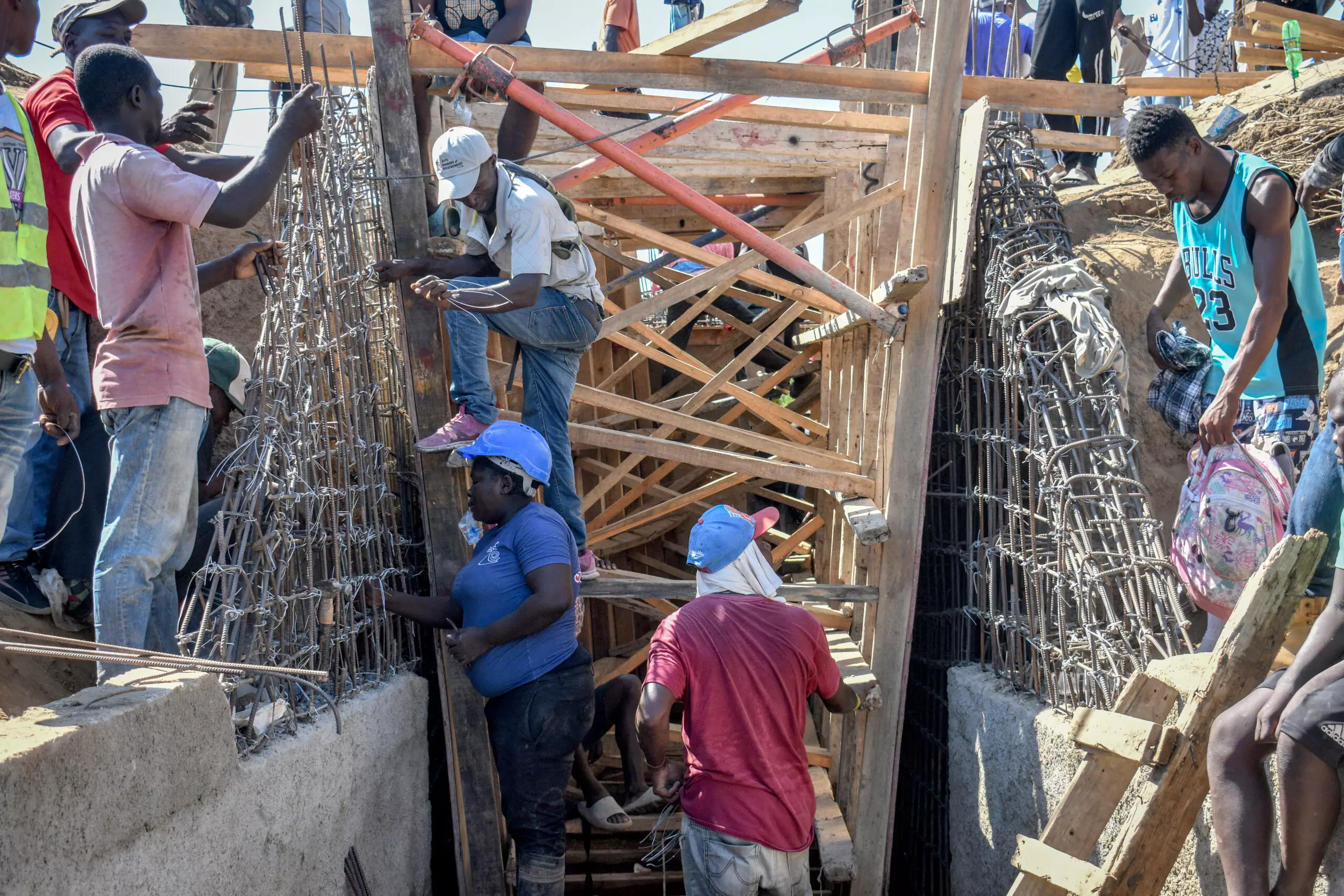 DGM estudia demanda local de obreros extranjeros en sectores agrícola y construcción