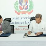 El convenio, firmado por el canciller Roberto Álvarez y el director general de Aduanas, Eduardo Sanz Lovató