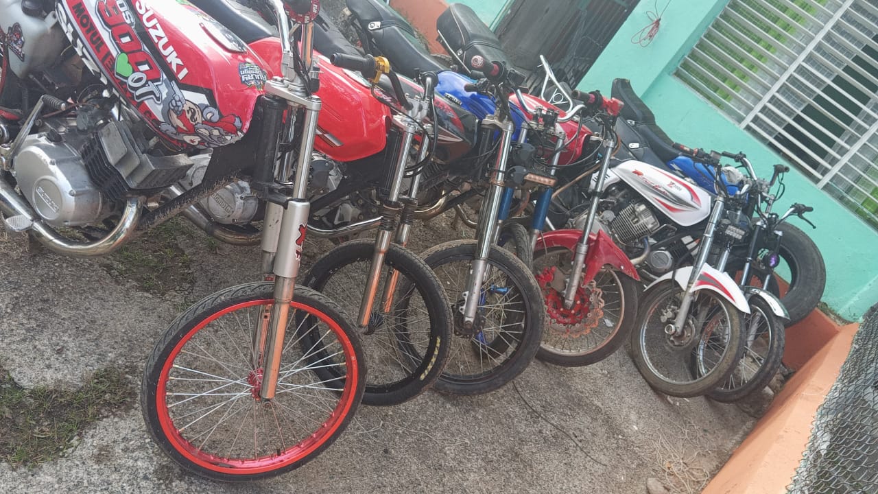 Digesett frena carreras clandestinas y retiene 13 motocicletas en operativo en Bayaguana y Bonao