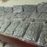 Arrestan a dos hombres con 35 paquetes de marihuana en el AILA