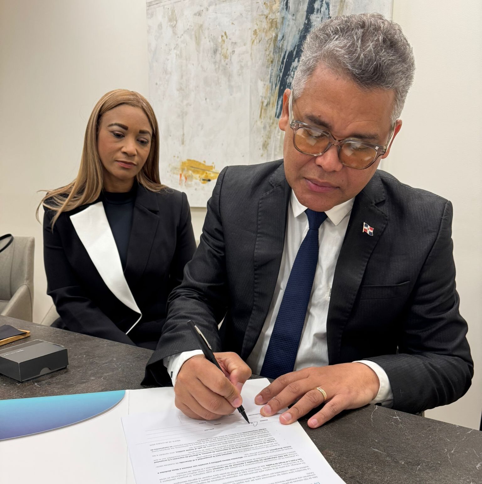 Carlos Peña firma Carta de Madrid y GenS asume foro que promueve el partido Vox