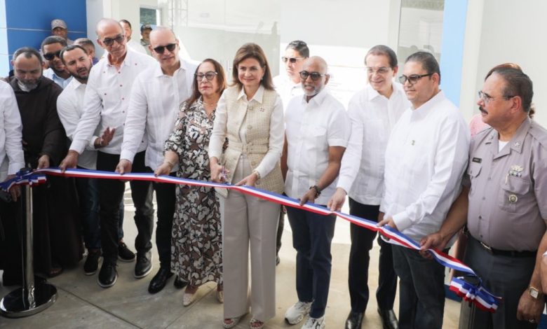 Vicepresidenta Raquel Peña inaugura destacamento policial en Santiago