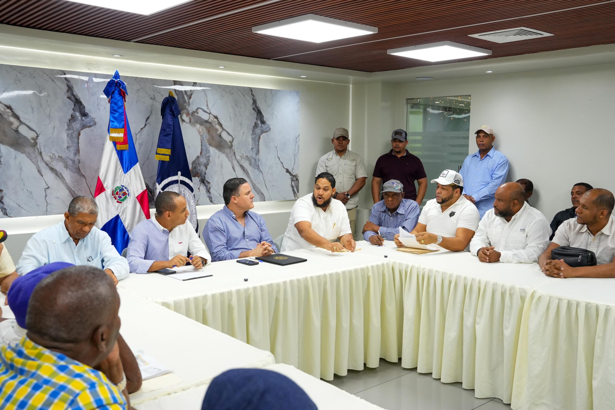 APORDOM entrega bonos navideños a más de 30 mil trabajadores portuarios de RD