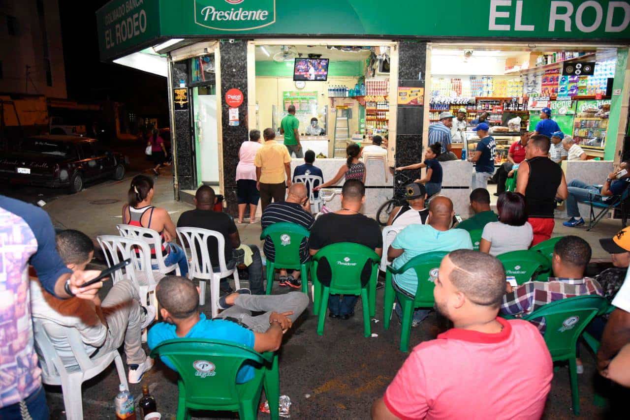 Mantienen prohibición a colmados de vender alcohol más allá de las 12 de la medianoche