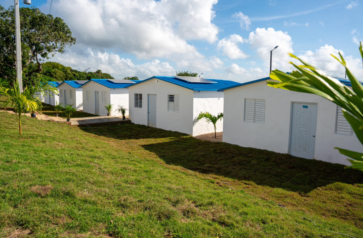 Después de 26 años: Damnificados del huracán Georges reciben nuevas viviendas