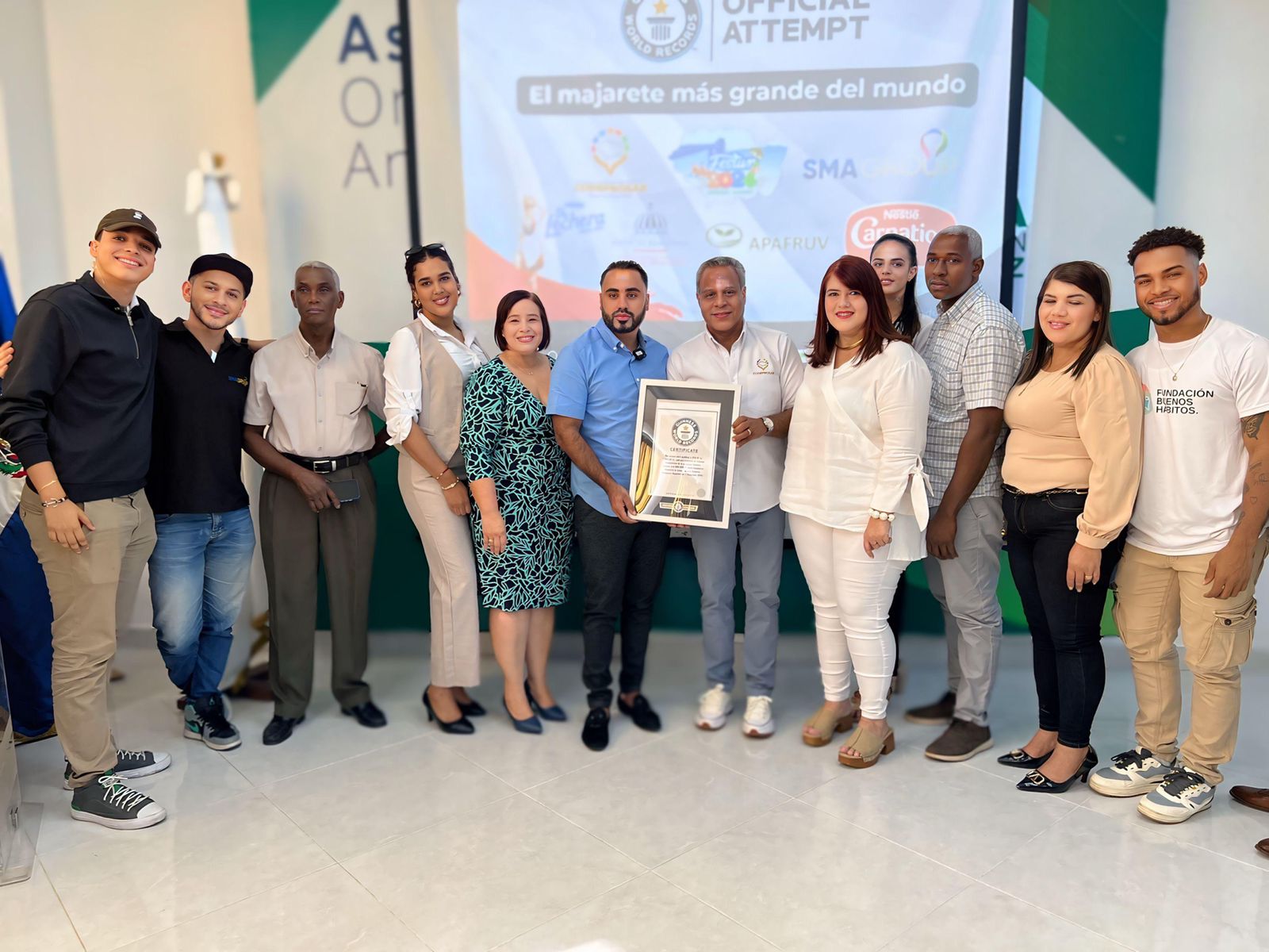 Autoridades de Consejo Ecoturistico Sanchez Ramirez y miembros de Sma Group