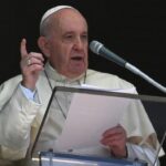 l Papa Francisco manifestó su profunda consternación por el derrumbe ocurrido en la discoteca Jet Set de Santo Domingo, que ha dejado al menos 124 muertos y más de 155 heridos. A través de un mensaje enviado al arzobispo Francisco Ozoria Acosta, el Pontífice expresó su "vivo pesar" por la tragedia y ofreció oraciones por el eterno descanso de las víctimas.