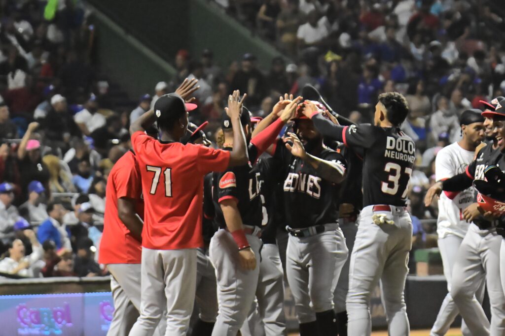 Leones del Escogido celebran.