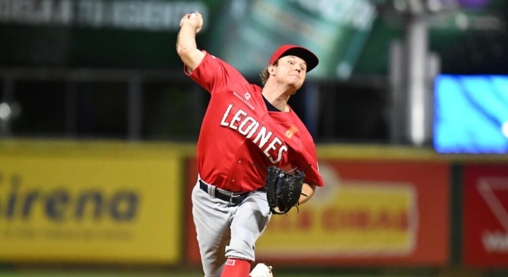 Grant Gavin, lanzador de los Leones del Escogido.