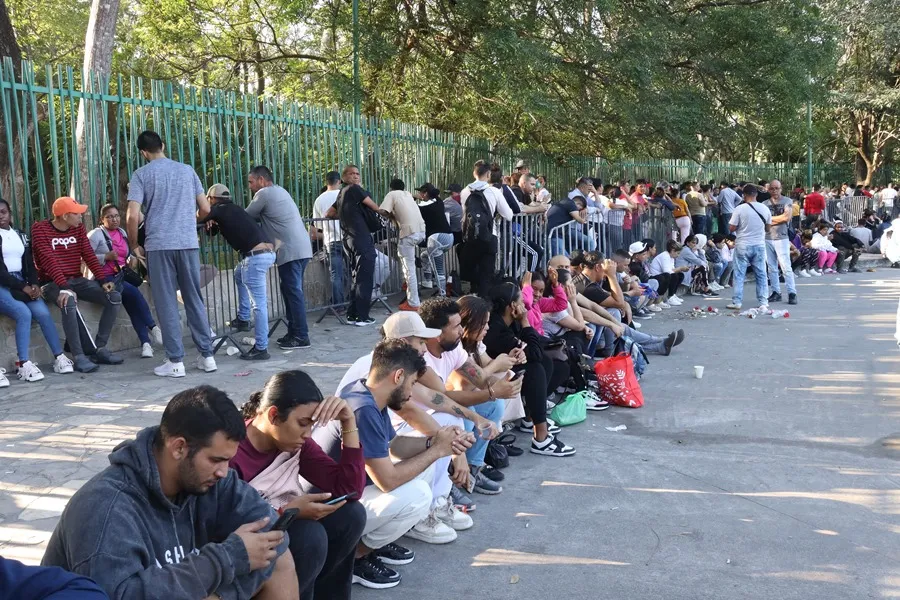 Tras las medidas de Trump, migrantes se debaten entre volver a sus países o quedarse en México