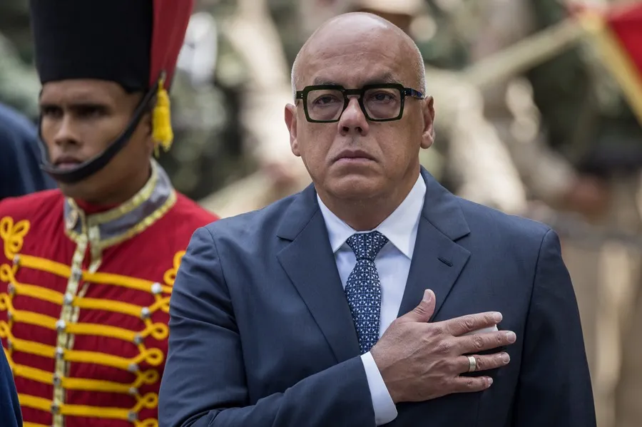 El jefe del Parlamento de Venezuela propone pedir el arresto de Edmundo González si ingresa al país