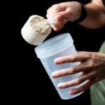 Proteínas para desarrollar masa muscular contienen cantidades alarmantes de plomo y cadmio