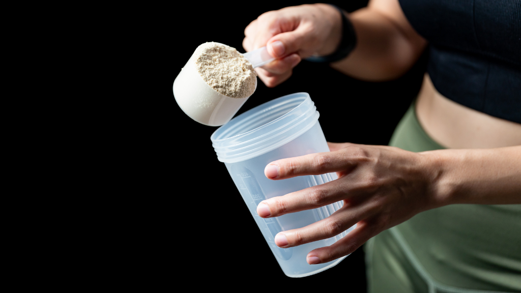 Proteínas para desarrollar masa muscular contienen cantidades alarmantes de plomo y cadmio