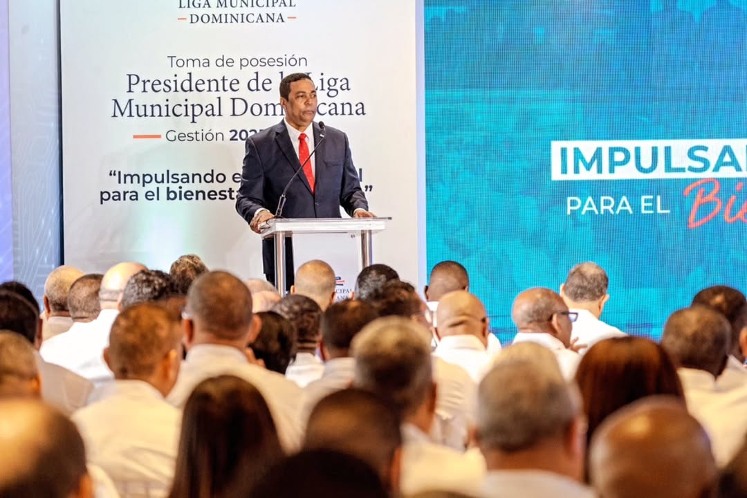 Víctor D´Aza asume segundo mandato de la presidencia de la Liga Municipal Dominicana