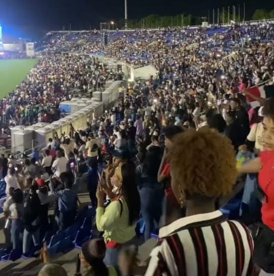 Asistentes al evento La Batalla de la Fe