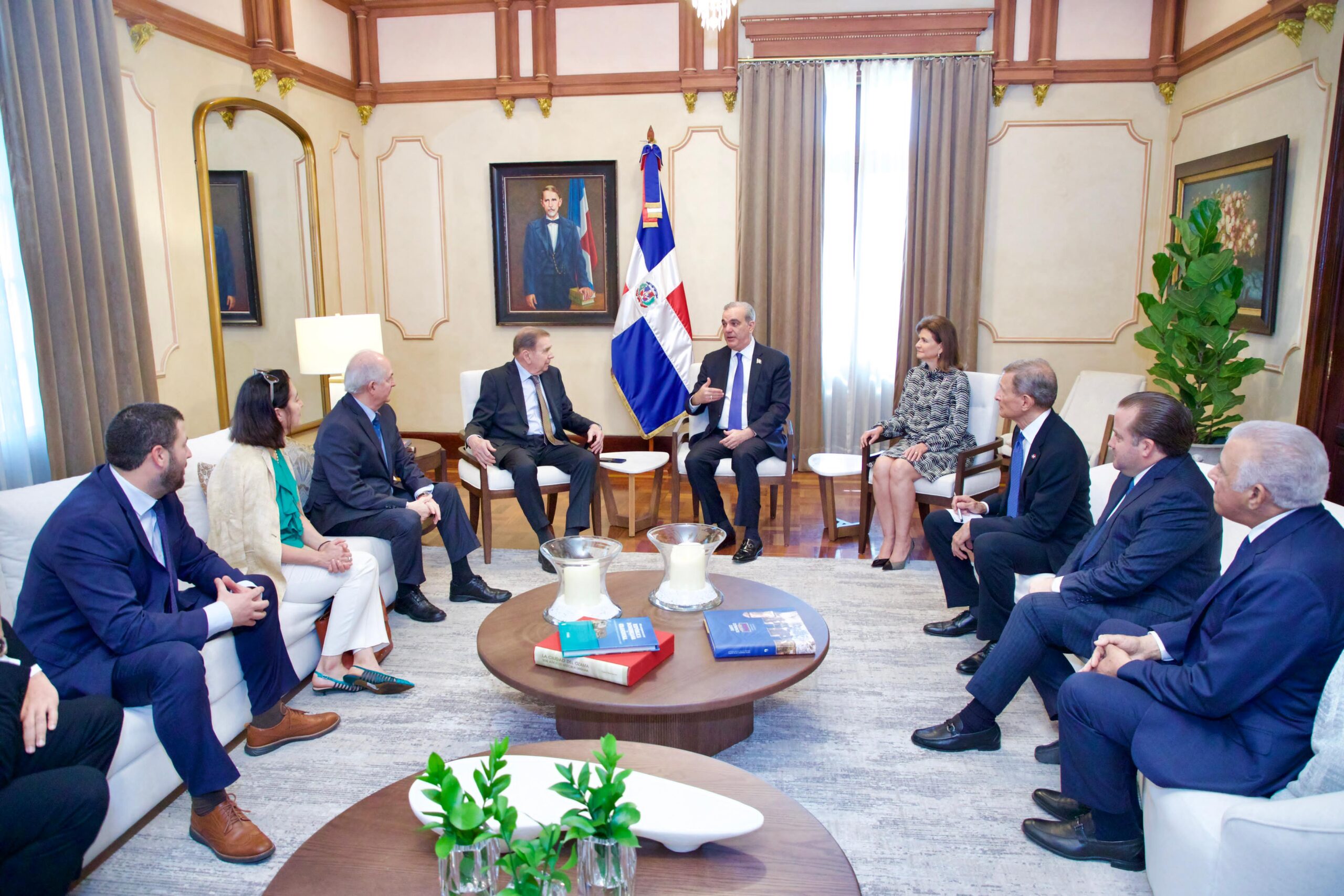 Abinader y González Urrutia ya están reunidos en el Palacio Nacional