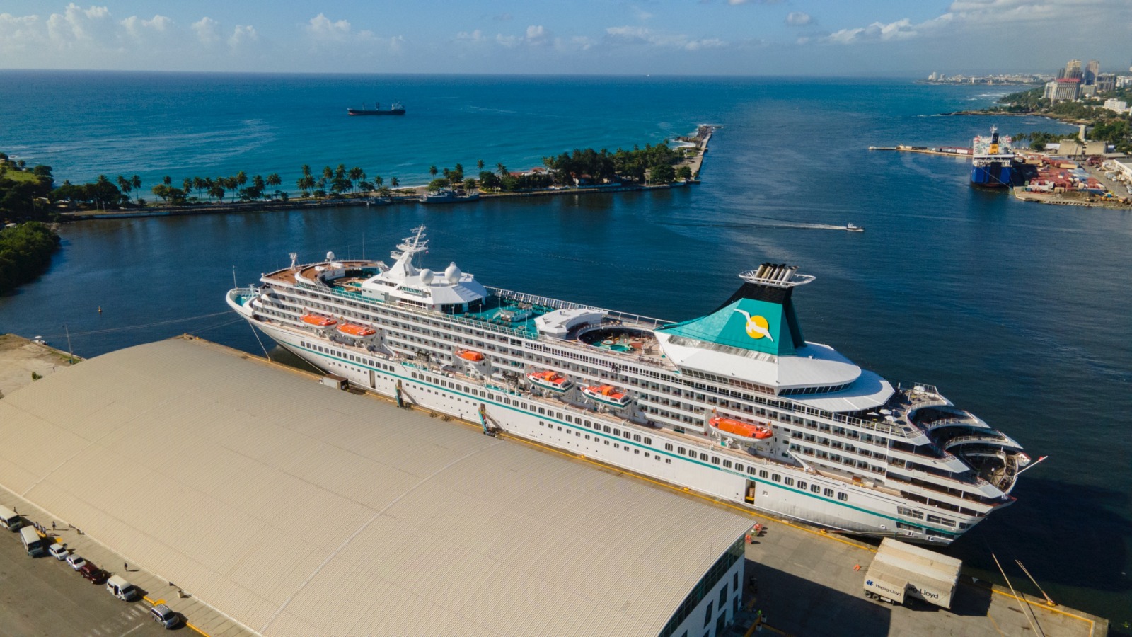 Crucero Ambience de la línea Ambassador Cruise Service