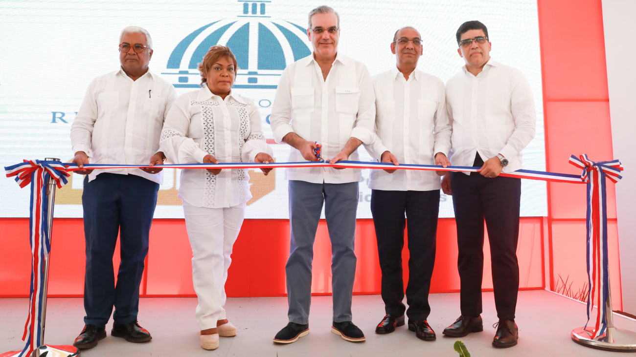 Presidente Abinader inaugura guardería infantil, salón de danza y una lavandería en la Armada RD