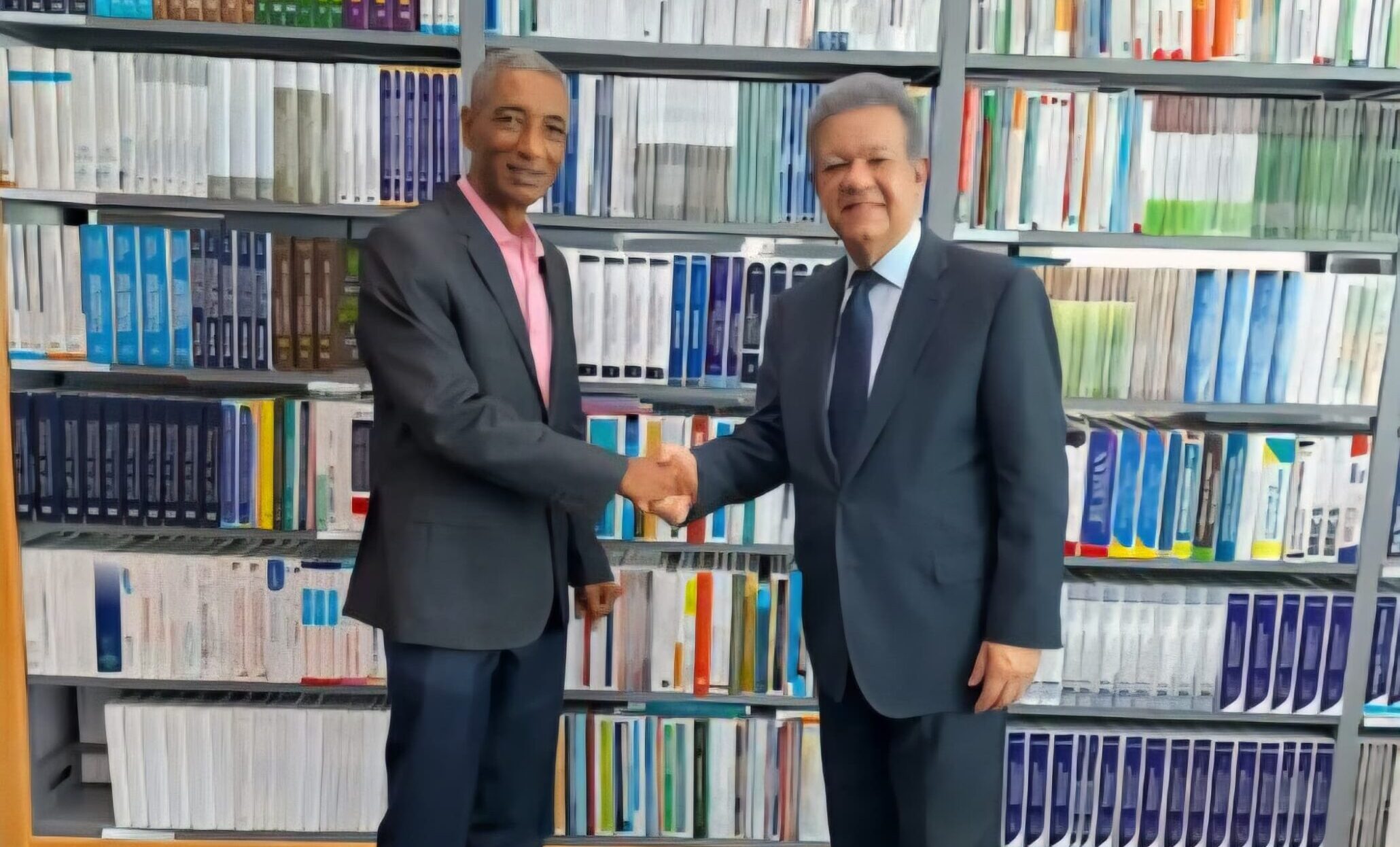 Presidente municipal del PLD en SDE renuncia de forma ¨irrevocable¨; ingresa a la Fuerza del Pueblo