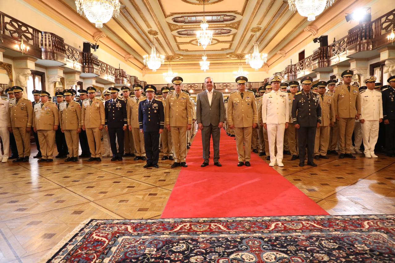 Presidente Abinader reafirma visión de seguir fortaleciendo las fuerzas Armadas y la Policía Nacional