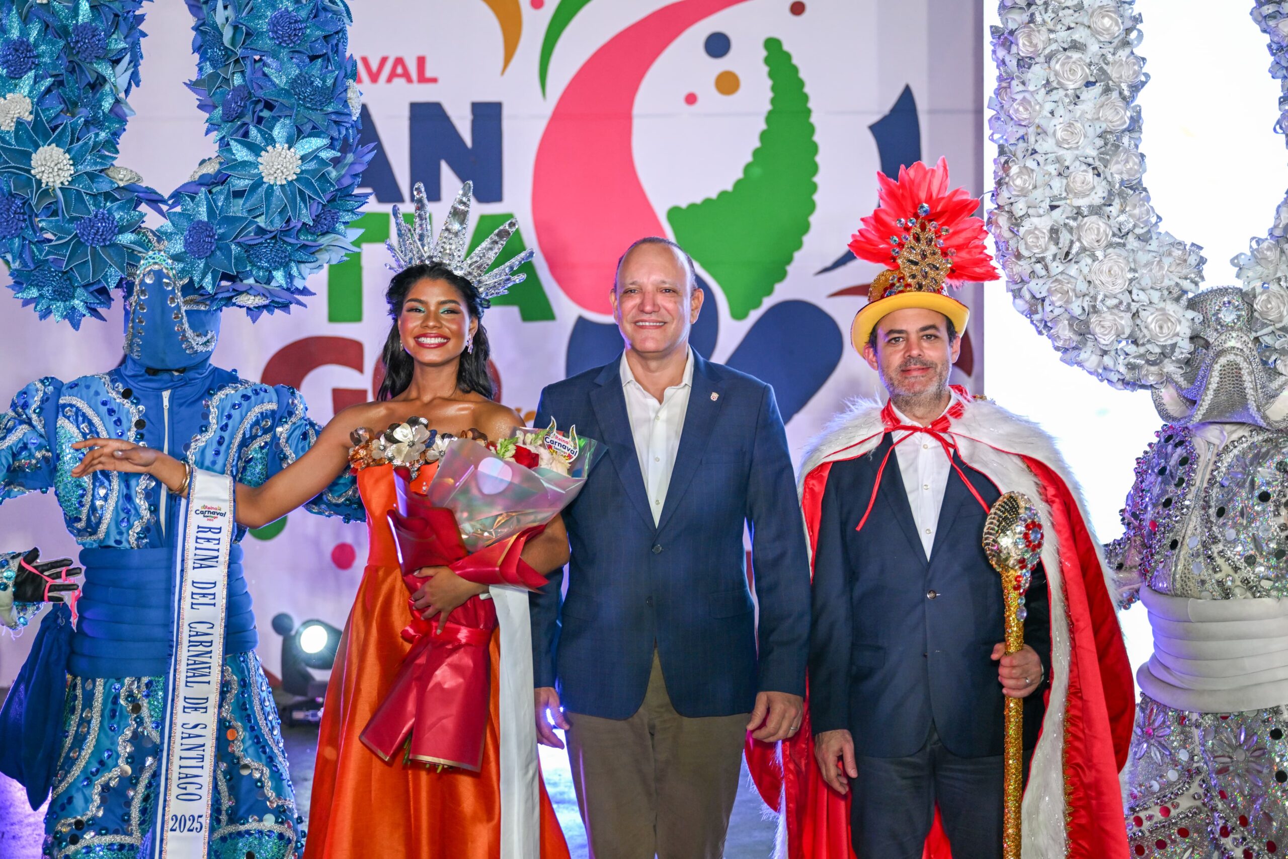 En Santiago dan a conocer los reyes del carnaval 2025