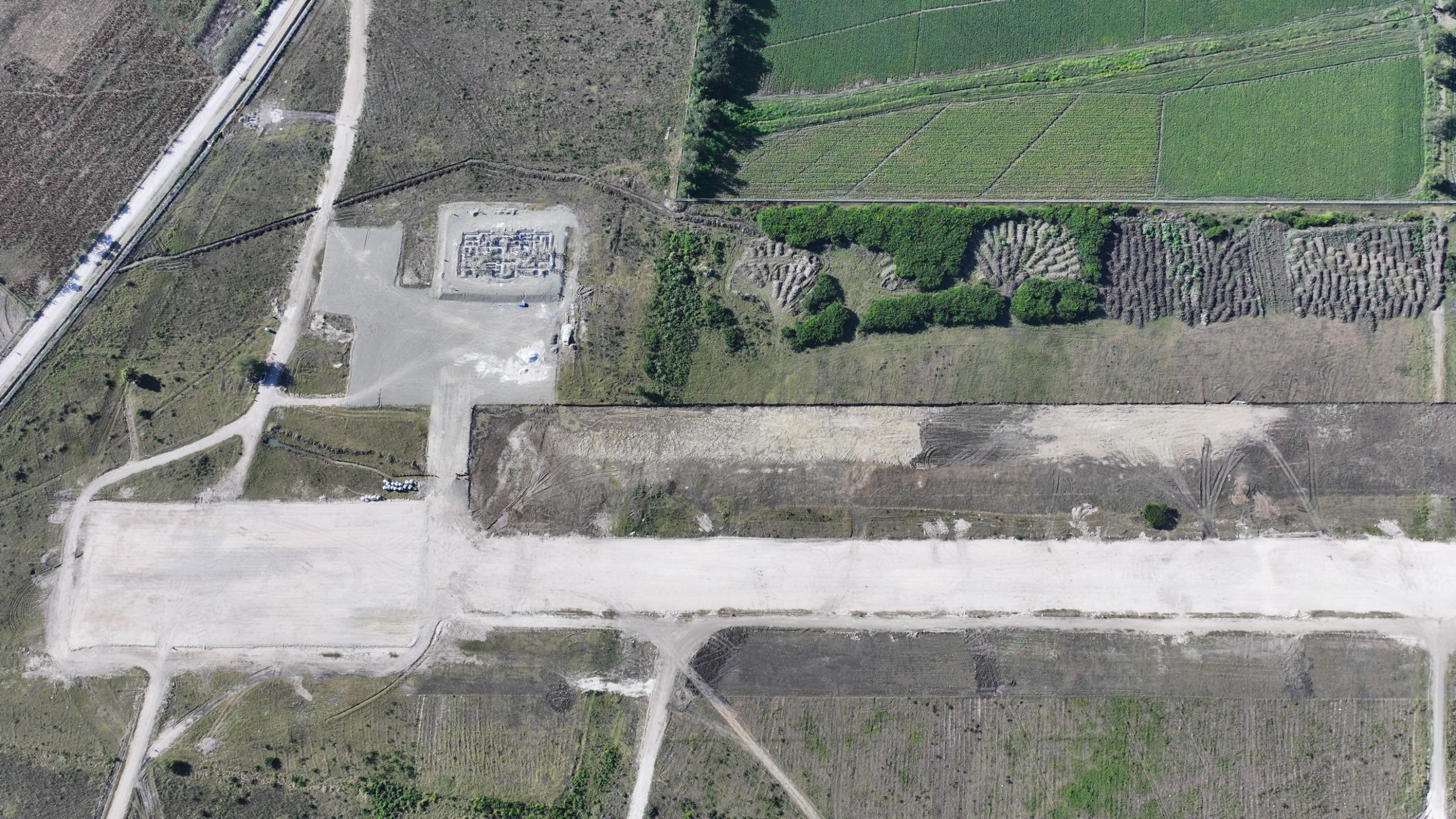 Trabajos de construcción del Aeropuerto Doméstico El Granero del Sur