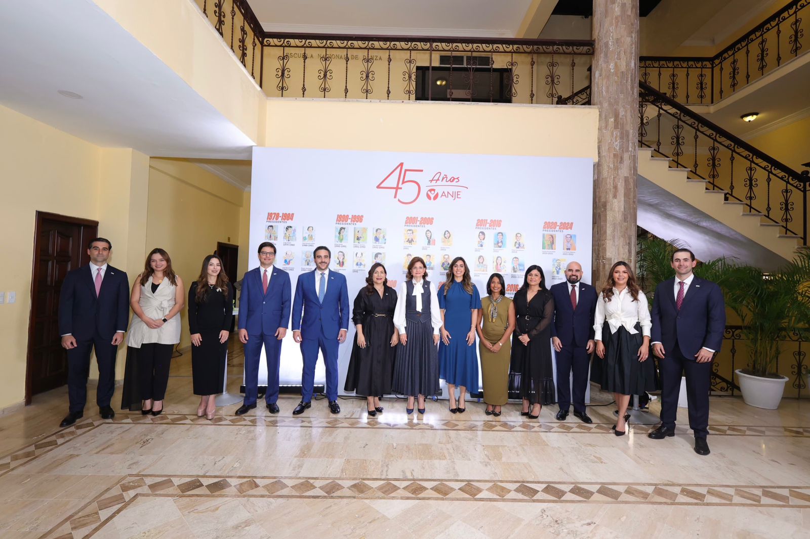 Lanzan libro la “Voz de ANJE” durante celebración de sus 45 años de historia