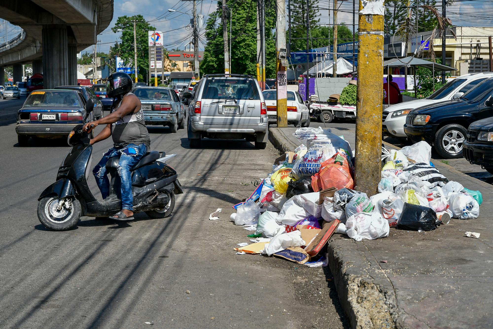Denuncian aumento de leptospirosis y dengue por cumulo de basura en SDN