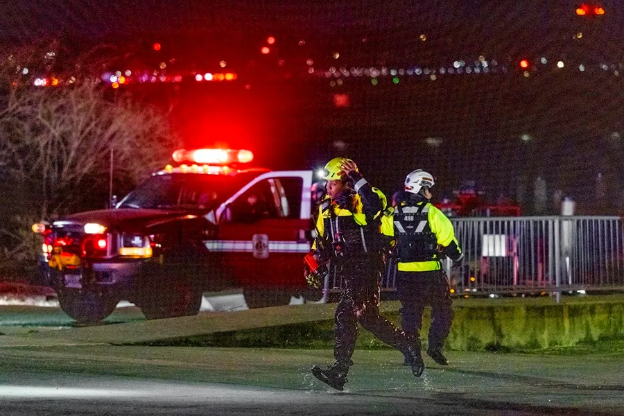 Confirman víctimas mortales tras un avión estrellarse contra un helicóptero militar en Washington