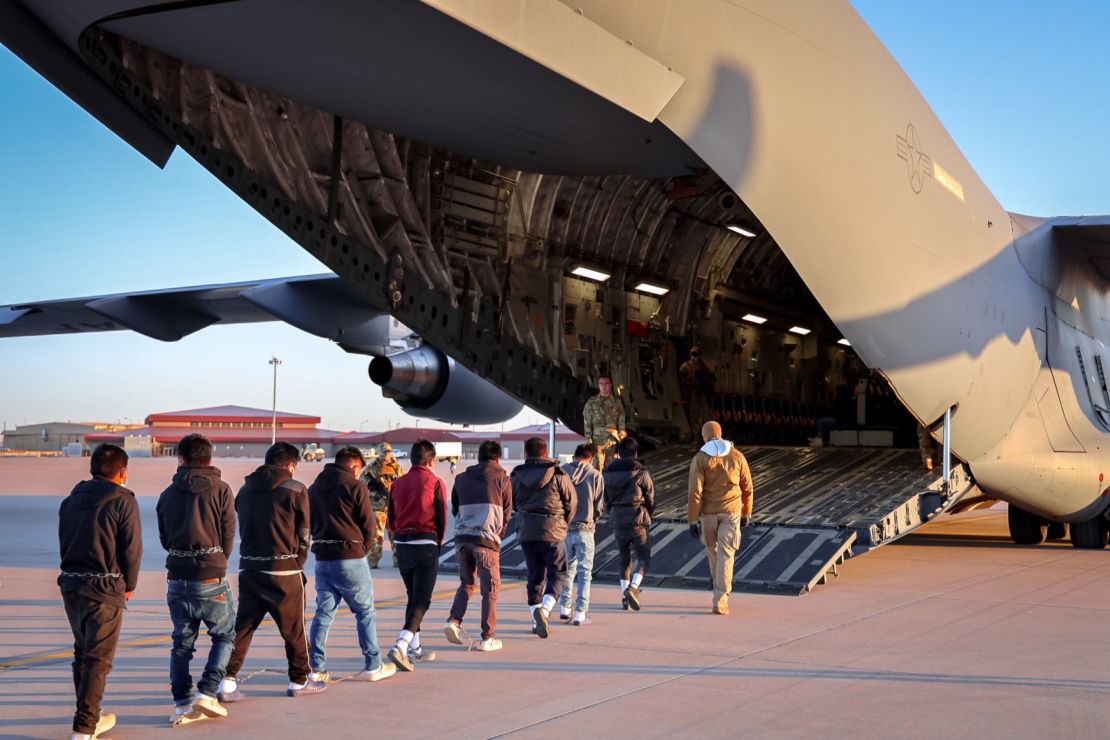Alrededor de 1,629 dominicanos tienen orden de deportación en EE.UU.