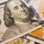 El dólar se cambia a 61.57 pesos para la venta este martes