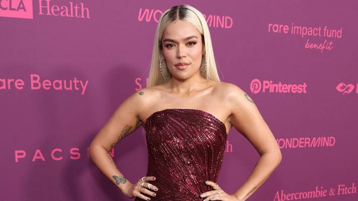 Karol G ayuda a través de “merch” a personas afectadas por los incendios en Los Ángeles