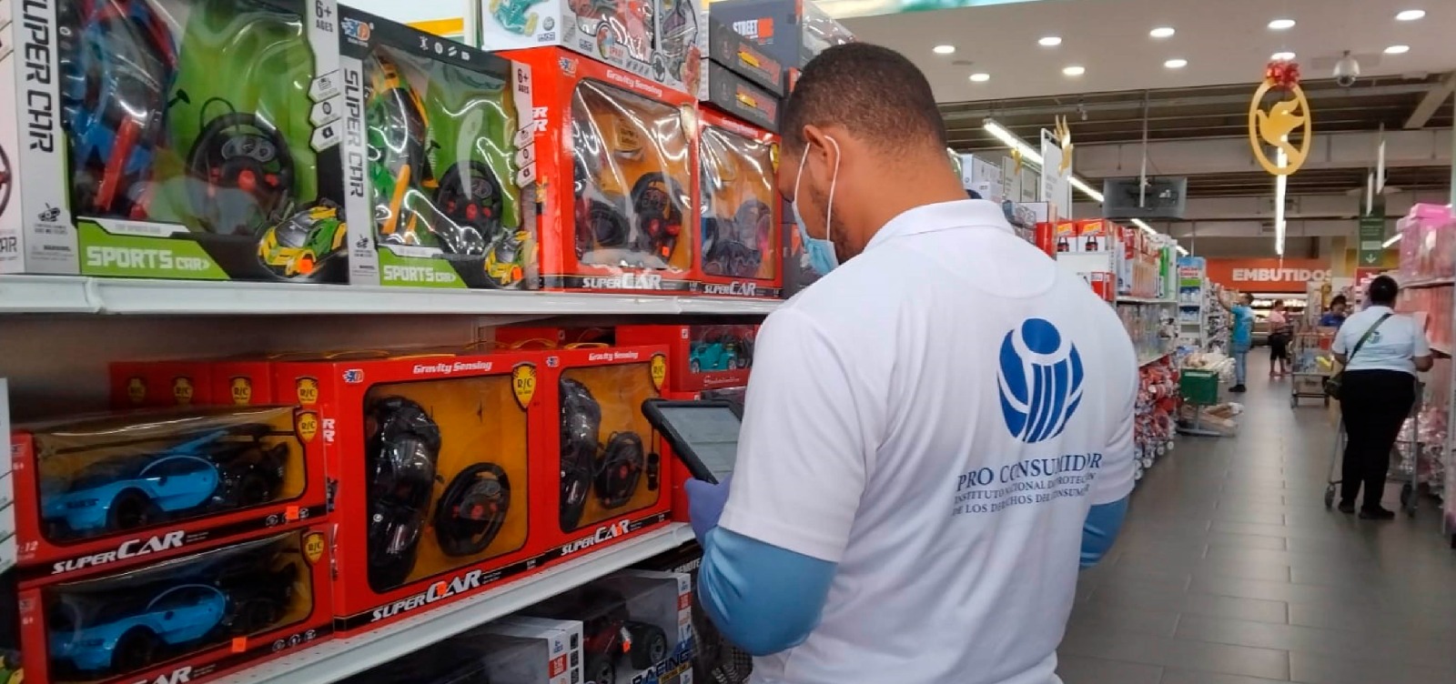 Pro Consumidor realiza verificación en los precios de juguetes por el Día de los Reyes