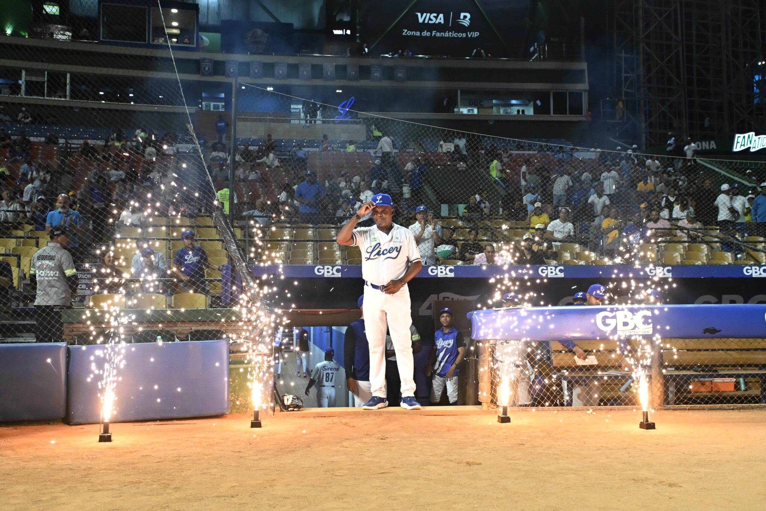Silvestre Campusano es reconocido por el Licey, dada su trayectoria exitosa con el equipo.