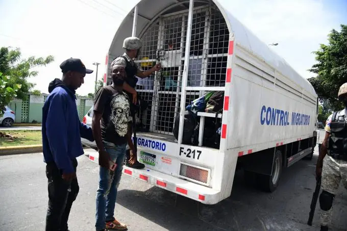 Autoridades mandan a prisión una red que facilitaba documentos a haitianos
