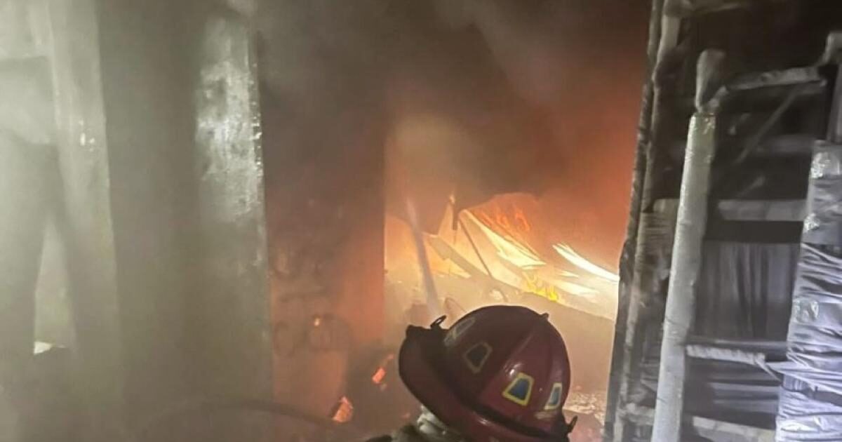 Seis negocios quedan en cenizas tras incendio en barrio Villa Consuelo