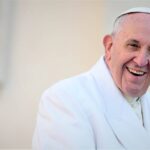 Buenos Aires ilumina su obelisco con mensajes de apoyo al papa Francisco