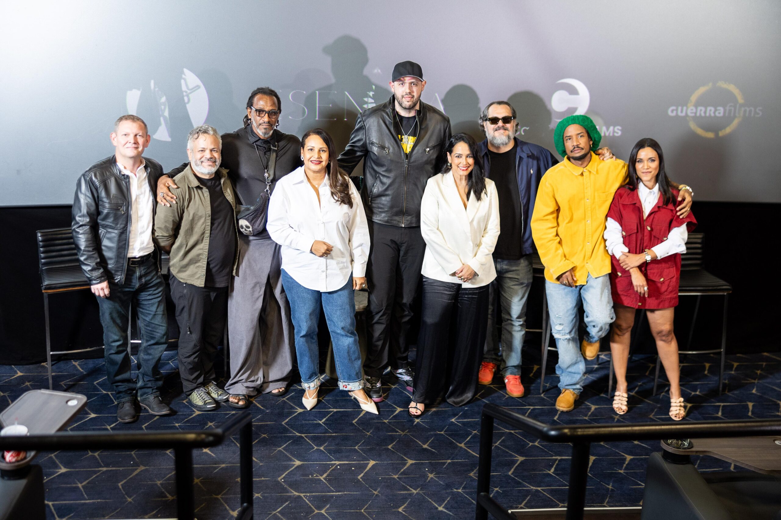 “A Tiro Limpio” cuenta con Guerra Films como casa productora, además de Esencia Films y Frio Frio Productions, producida por Jean Guerra, Milbert Pérez y Fernando Rivas