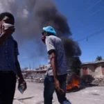 Más de un centenar de presuntos miembros de las bandas criminales haitianas de Gran Ravine y Village de Dieu fueron abatidos por drones en las últimas 48 horas, afirmó este miércoles la Red Nacional de Defensa de los Derechos Humanos (RNDDH).