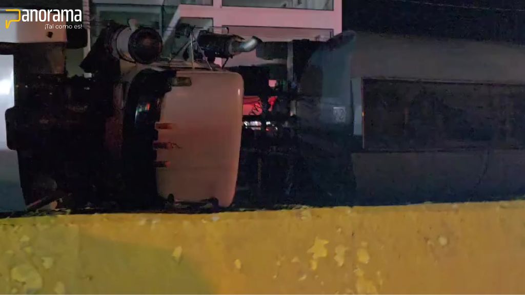 Accidente de camión tanquero causa tapón en la autopista Las Américas